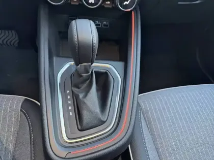 Photo 13 Renault Clio  E-Tech full hybrid 145