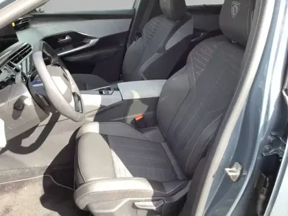 Photo 54 Peugeot 5008  Hybrid 145 ch e-DCS6