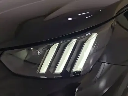 Photo 15 Peugeot 2008  PureTech 155 S&S EAT8
