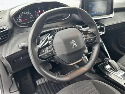 Photo 68 Peugeot 2008  PureTech 130 S&S EAT8