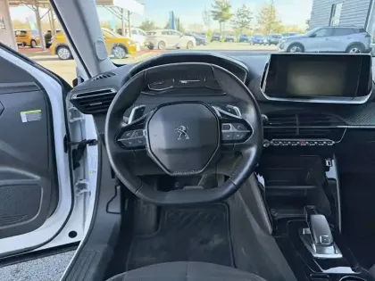 Photo 8 Peugeot 2008  PureTech 130 S&S EAT8