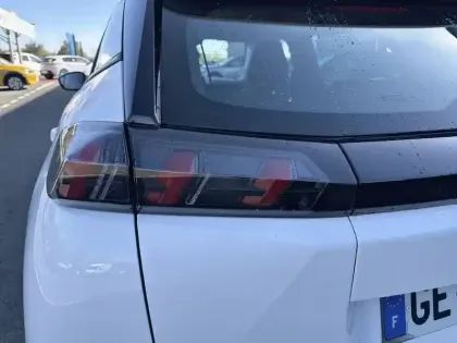 Photo 16 Peugeot 2008  PureTech 130 S&S EAT8