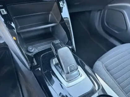 Photo 13 Peugeot 2008  PureTech 130 S&S EAT8