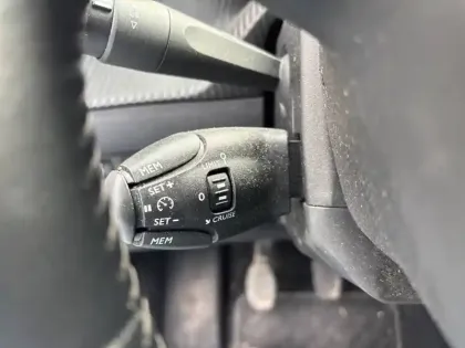 Photo 34 Peugeot 2008  PureTech 100 S&S BVM6