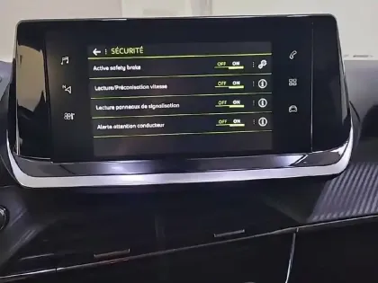 Photo 61 Peugeot 2008  PureTech 100 S&S BVM6