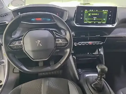 Photo 47 Peugeot 2008  PureTech 100 S&S BVM6