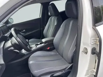 Photo 30 Peugeot 2008  PureTech 100 S&S BVM6