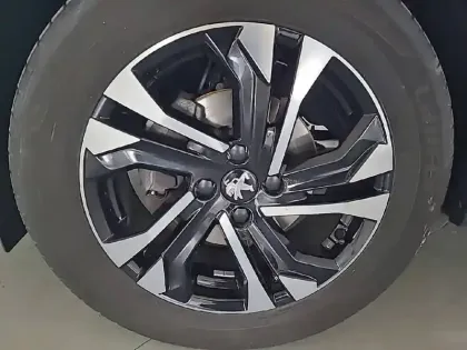 Photo 52 Peugeot 2008  PureTech 100 S&S BVM6