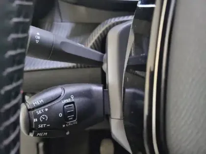 Photo 66 Peugeot 2008  PureTech 100 S&S BVM6