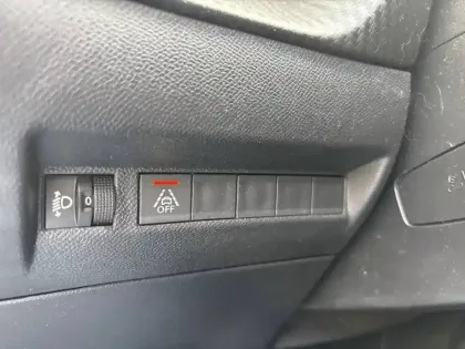 Photo 38 Peugeot 2008  PureTech 100 S&S BVM6