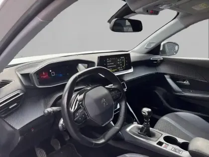 Photo 27 Peugeot 2008  PureTech 100 S&S BVM6