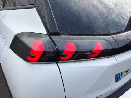 Photo 36 Peugeot 2008  PureTech 100 S&S BVM6