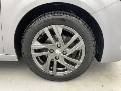 Photo 17 Peugeot 208  PureTech 75 S&S BVM5