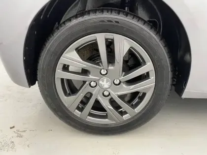 Photo 18 Peugeot 208  PureTech 75 S&S BVM5