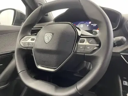 Photo 60 Peugeot 2008  Hybrid 136 e-DCS6