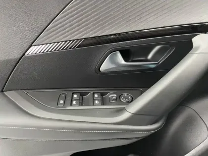 Photo 31 Peugeot 2008 Gén. II Ph2 Allure 5