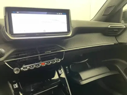 Photo 91 Peugeot 2008  Hybrid 136 e-DCS6