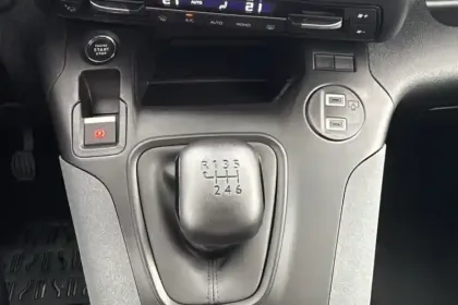 Photo 18 Peugeot Rifter  M Diesel 100 ch Manuelle 5pl