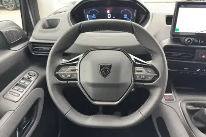 Photo 44 Peugeot Rifter  M Diesel 100 ch Manuelle 5pl