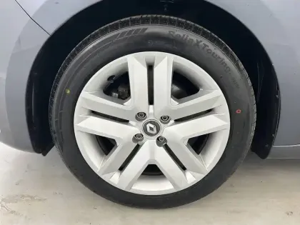 Photo 18 Renault Clio  E-Tech 140