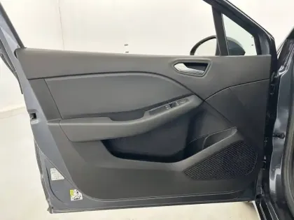 Photo 10 Renault Clio  E-Tech 140