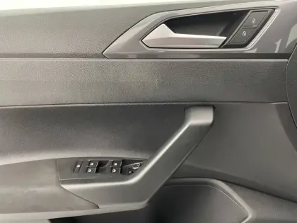 Photo 25 Volkswagen Polo Gén. VI Ph1 Confortline 5