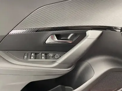 Photo 63 Peugeot 2008  Hybrid 136 e-DCS6