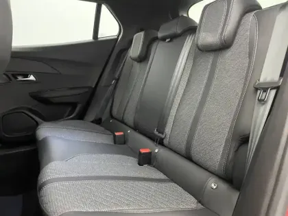 Photo 46 Peugeot 2008  Hybrid 136 e-DCS6