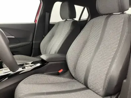 Photo 45 Peugeot 2008  Hybrid 136 e-DCS6