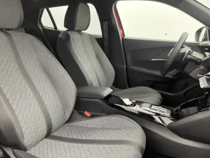 Photo 58 Peugeot 2008  Hybrid 136 e-DCS6