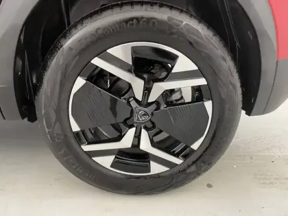 Photo 79 Peugeot 2008  Hybrid 136 e-DCS6