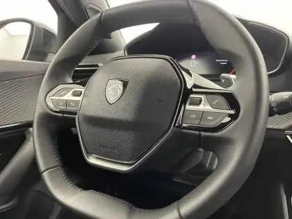 Photo 92 Peugeot 2008  Hybrid 136 e-DCS6