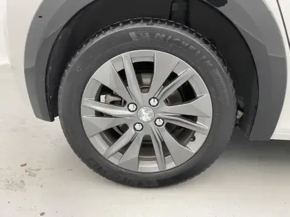 Photo 18 Peugeot 208  Electrique 50 kWh 136ch