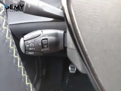 Photo 30 Peugeot 2008  PureTech 130 S&S BVM6