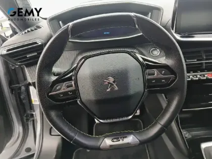 Photo 60 Peugeot 2008  PureTech 130 S&S BVM6