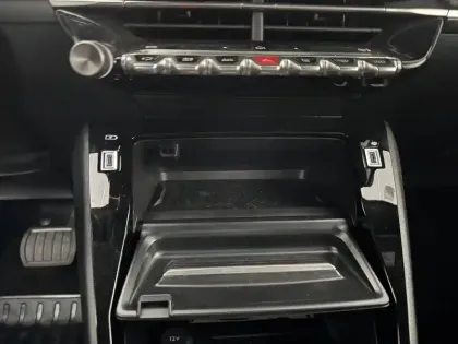 Photo 33 Peugeot 2008  Hybrid 145 e-DCS6