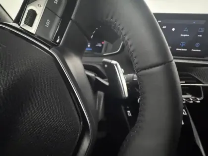 Photo 28 Peugeot 2008  Hybrid 145 e-DCS6