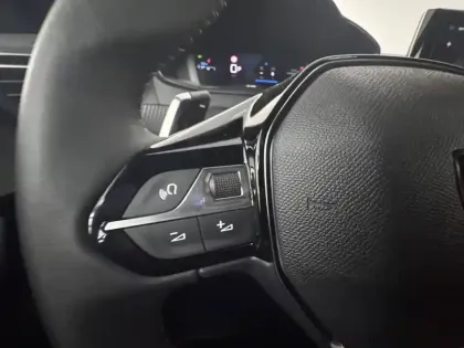 Photo 24 Peugeot 2008  Hybrid 145 e-DCS6