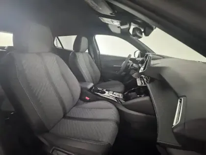 Photo 12 Peugeot 2008  Hybrid 145 e-DCS6