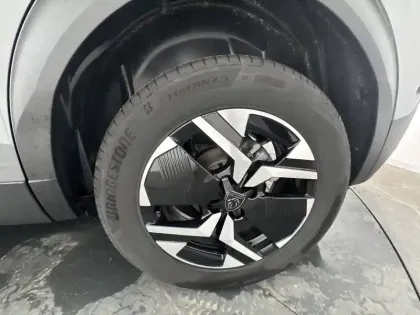 Photo 47 Peugeot 2008  Hybrid 145 e-DCS6