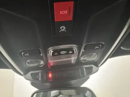 Photo 90 Peugeot 2008  Hybrid 145 e-DCS6