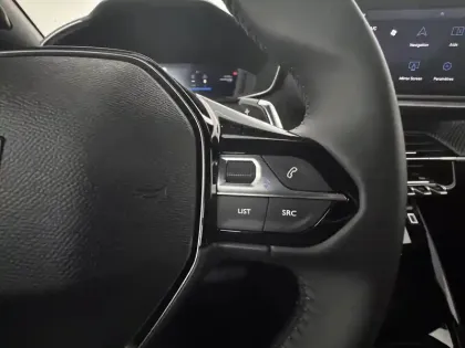 Photo 25 Peugeot 2008  Hybrid 145 e-DCS6