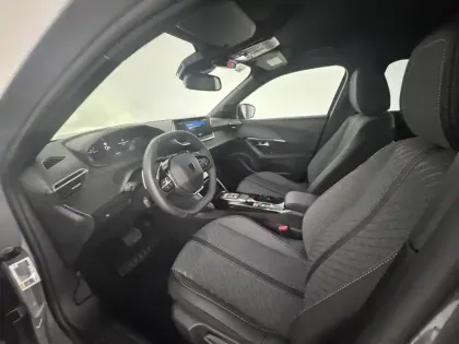 Photo 7 Peugeot 2008  Hybrid 145 e-DCS6