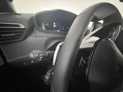 Photo 27 Peugeot 2008  Hybrid 145 e-DCS6