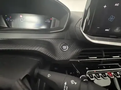 Photo 30 Peugeot 2008  Hybrid 145 e-DCS6