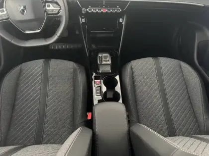 Photo 87 Peugeot 2008  Hybrid 145 e-DCS6