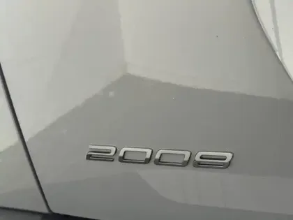 Photo 99 Peugeot 2008  Hybrid 145 e-DCS6