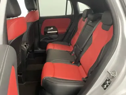 Photo 15 Mercedes GLA  250 e 8G-DCT