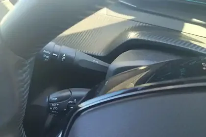 Photo 19 Peugeot 208  Electrique 50 kWh 136ch