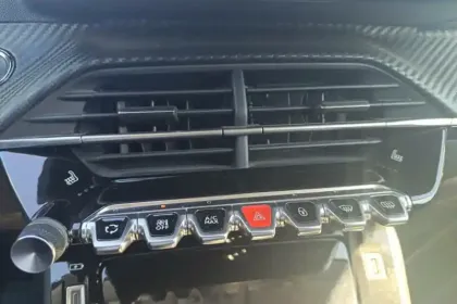 Photo 26 Peugeot 208  Electrique 50 kWh 136ch